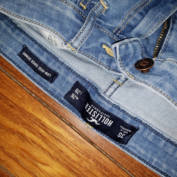 Hollister Jean's - Picture 2 of 3